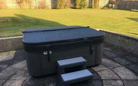 Pippin, Tranquil Scottish Cottage With Hot Tub